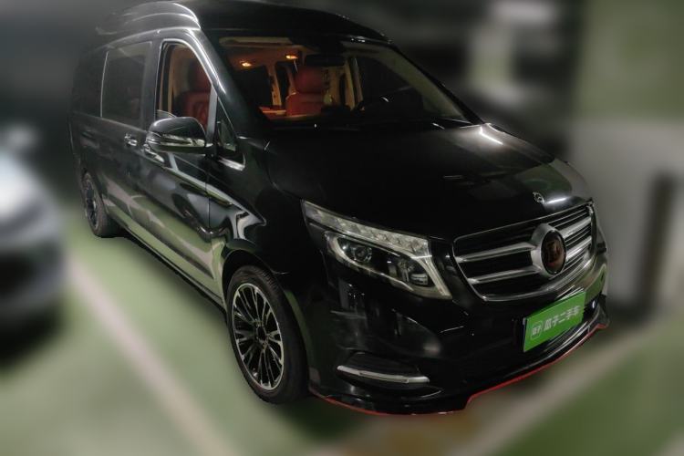 Used Mercedes-Benz V-Class  Front Right 45 Deg