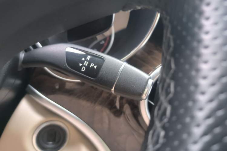 Used Mercedes-Benz V-Class  Gear Lever