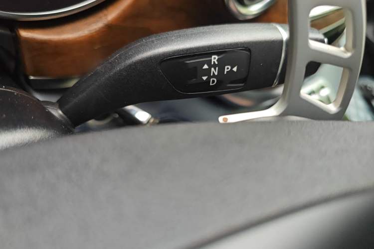 Used Mercedes-Benz V-Class  Gear Lever