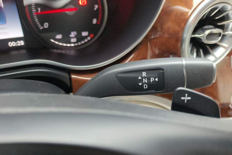 Used Mercedes-Benz V-Class 2019 V250 2.0T Standard Extended Middle East Gear Lever
