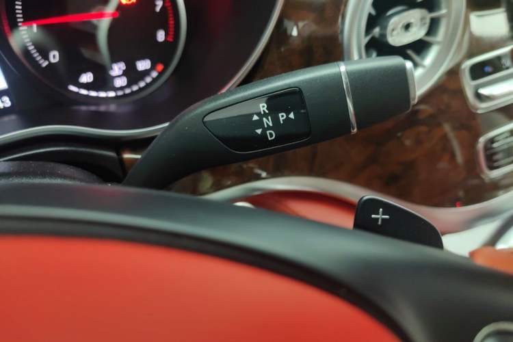 Used Mercedes-Benz V-Class 2019 V250 2.0T Standard Extended Middle East Gear Lever