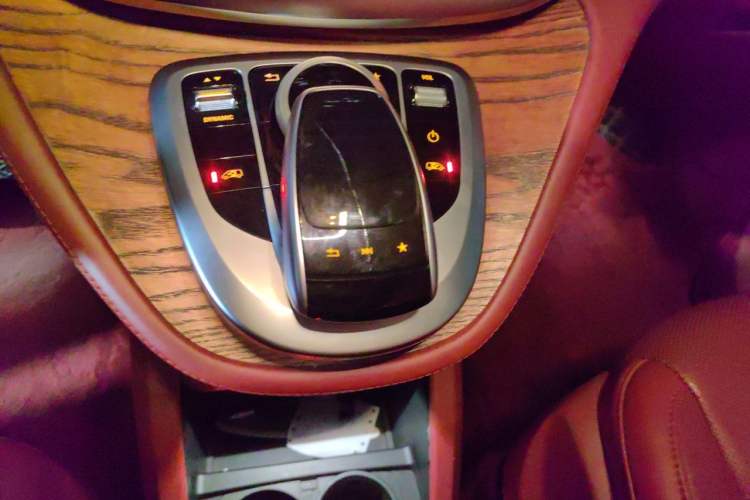 Used Mercedes-Benz V-Class  Gear Lever