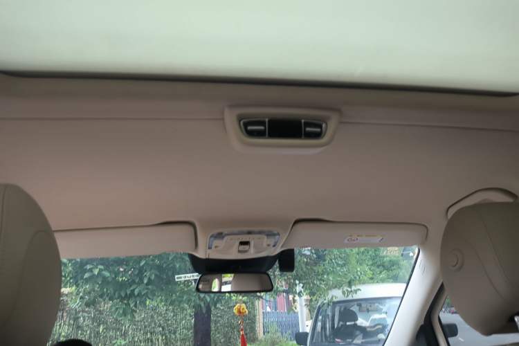 Used Mercedes-Benz V-Class  Headliner