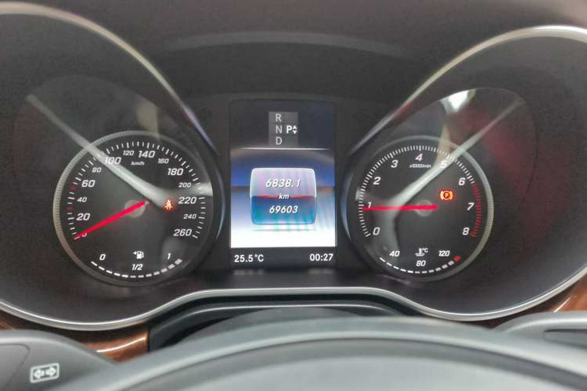 Used Mercedes-Benz V-Class 2019 V250 2.0T Standard Extended Middle East Instrument Cluster