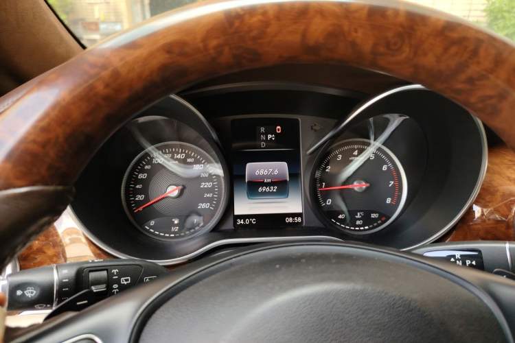 Used Mercedes-Benz V-Class 2019 V250 2.0T Standard Extended Middle East Instrument Cluster