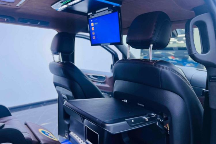 Used Mercedes-Benz V-Class  Interior 2