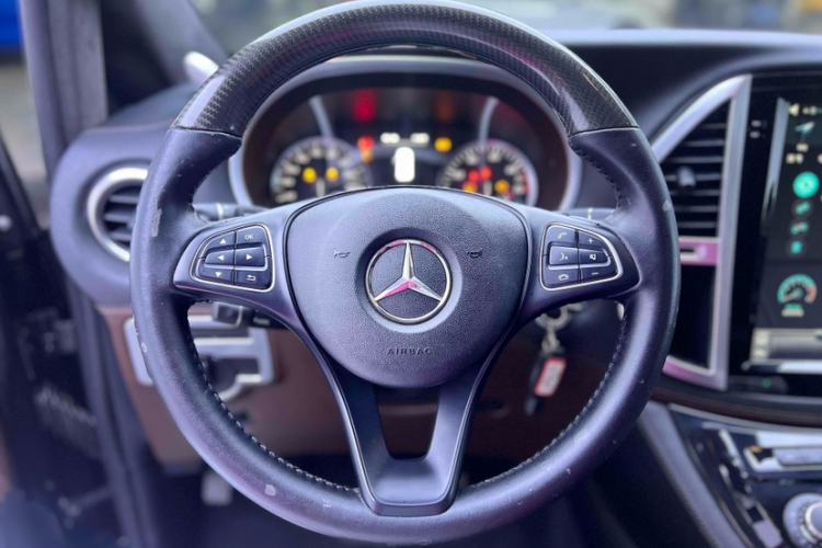 Used Mercedes-Benz V-Class  Interior 7