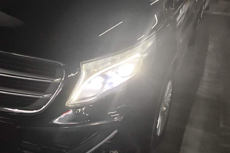 Used Mercedes-Benz V-Class  Left Front Headlight