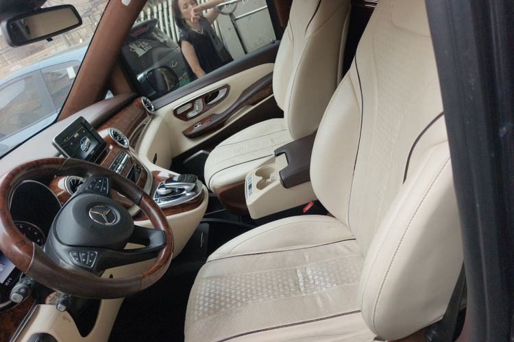 Used Mercedes-Benz V-Class 2019 V250 2.0T Standard Extended Middle East Left Front Seat
