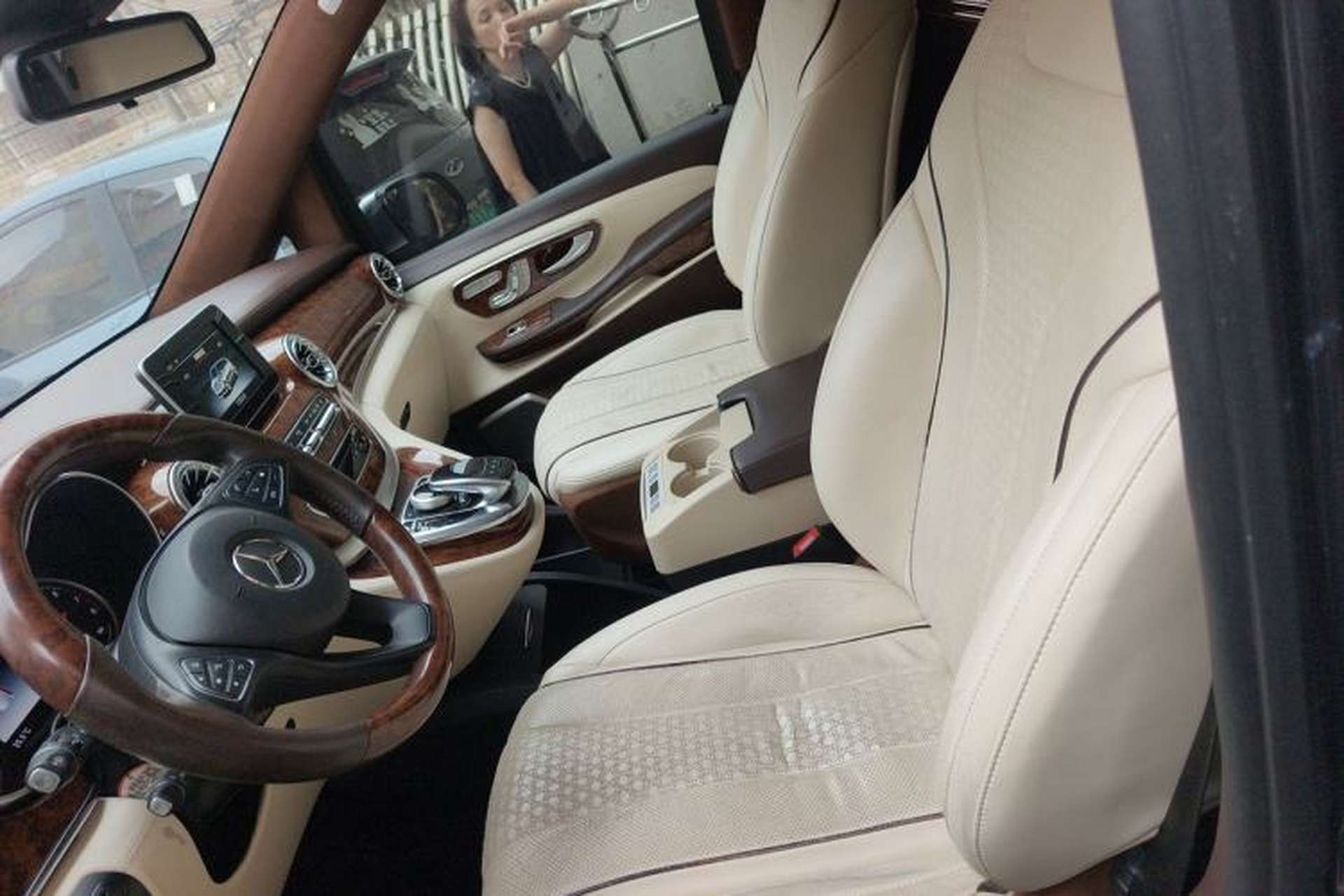 Used Mercedes-Benz V-Class 2019 V250 2.0T Standard Extended Middle East Left Front Seat