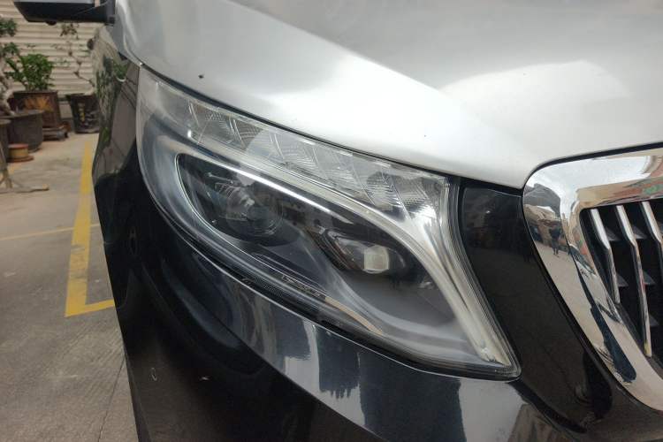 Used Mercedes-Benz V-Class 2019 V250 2.0T Standard Extended Middle East Right Front Headlight