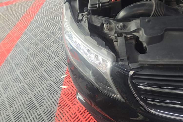 Used Mercedes-Benz V-Class  Right Front Headlight