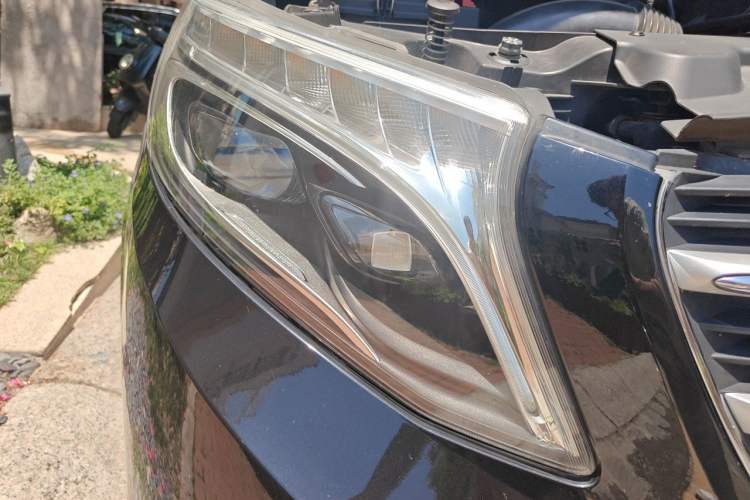 Used Mercedes-Benz V-Class  Right Front Headlight
