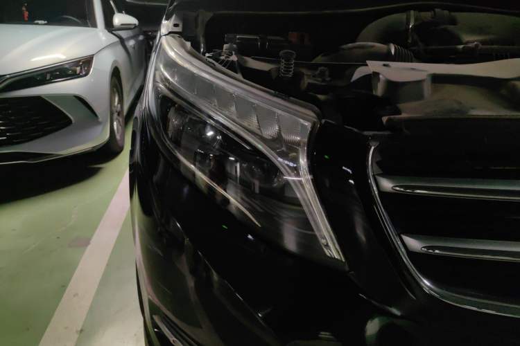 Used Mercedes-Benz V-Class  Right Front Headlight