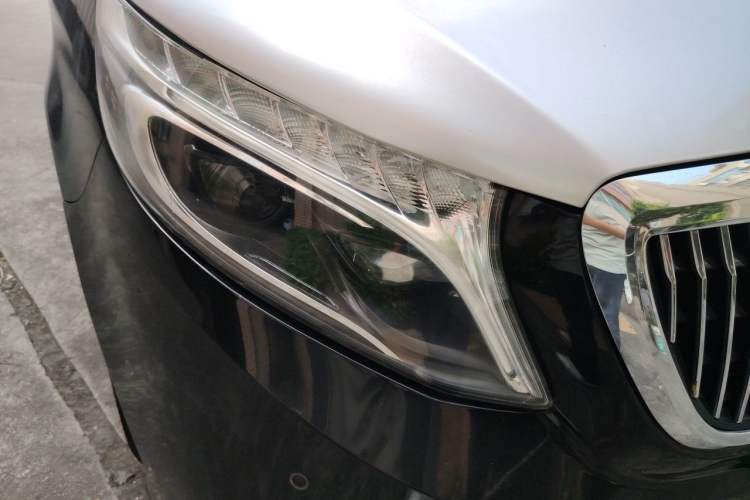 Used Mercedes-Benz V-Class 2019 V250 2.0T Standard Extended Middle East Right Front Headlight
