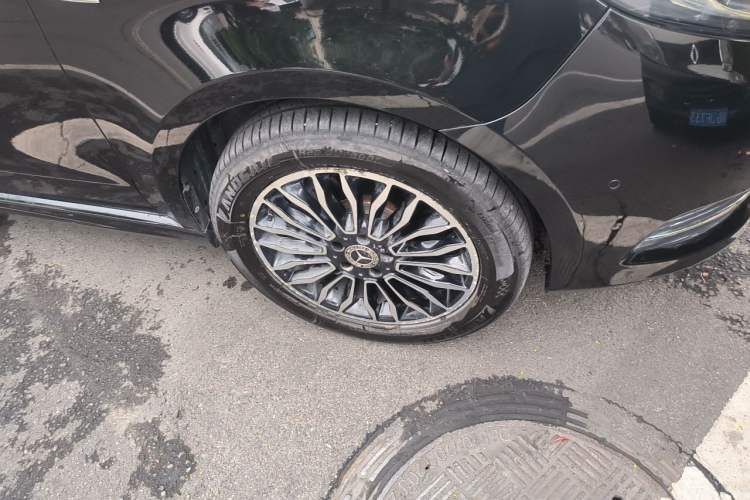Used Mercedes-Benz V-Class  Right Front Wheel Hub