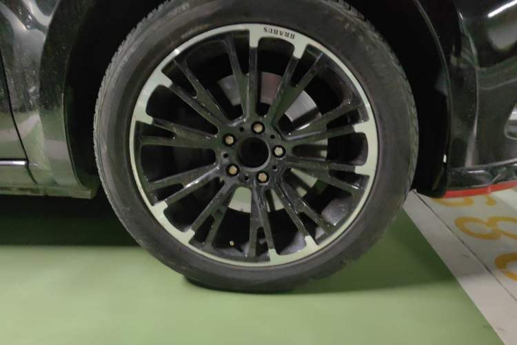Used Mercedes-Benz V-Class  Right Front Wheel Hub