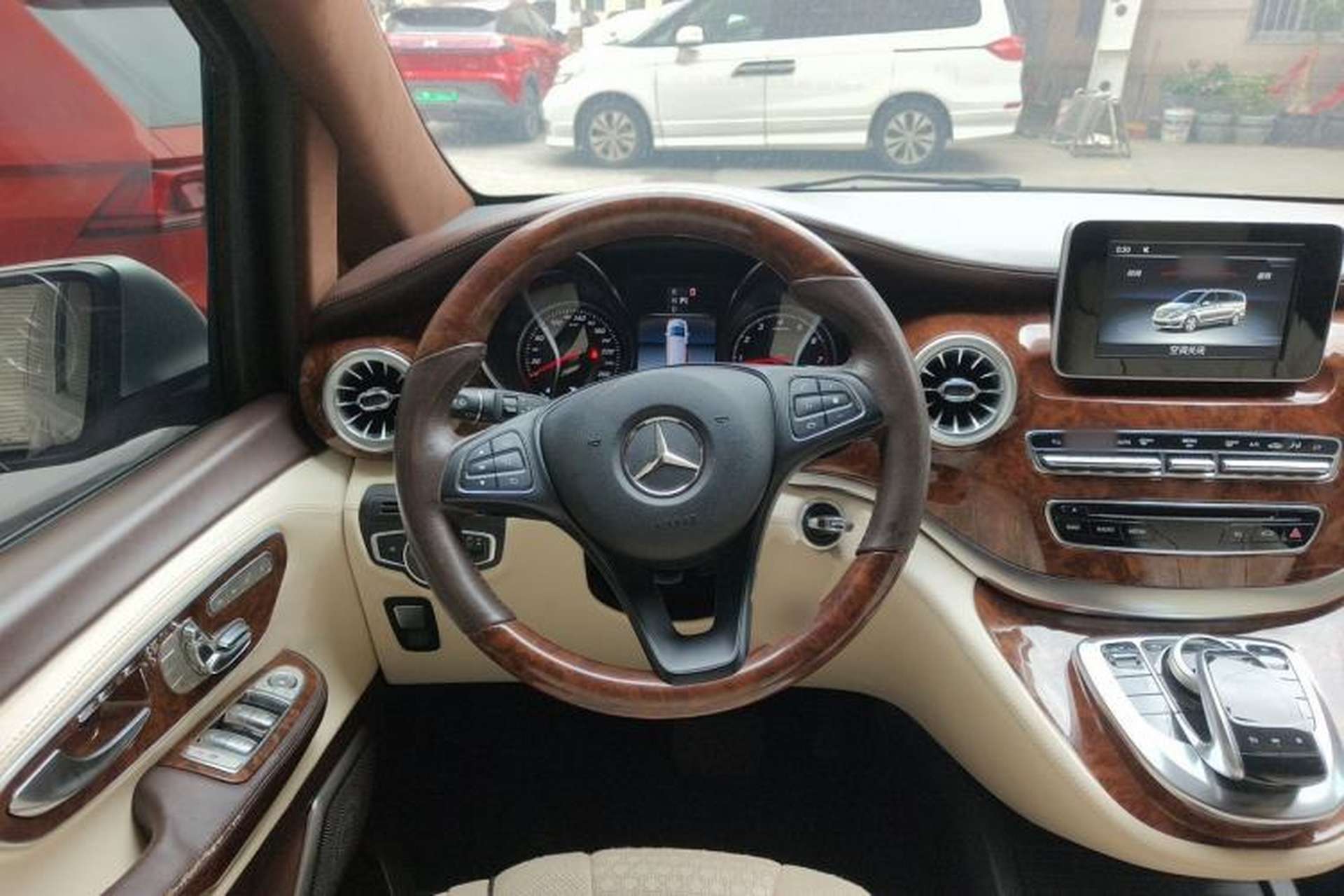 Used Mercedes-Benz V-Class 2019 V250 2.0T Standard Extended Middle East Steering Wheel