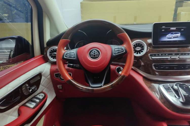 Used Mercedes-Benz V-Class 2019 V250 2.0T Standard Extended Middle East Steering Wheel