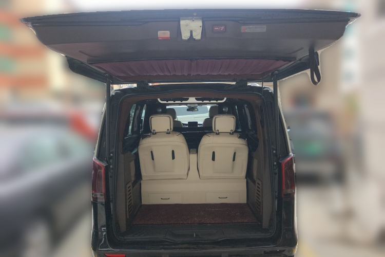 Used Mercedes-Benz V-Class 2019 V250 2.0T Standard Extended Middle East Trunk
