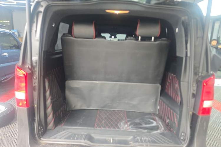 Used Mercedes-Benz V-Class  Trunk
