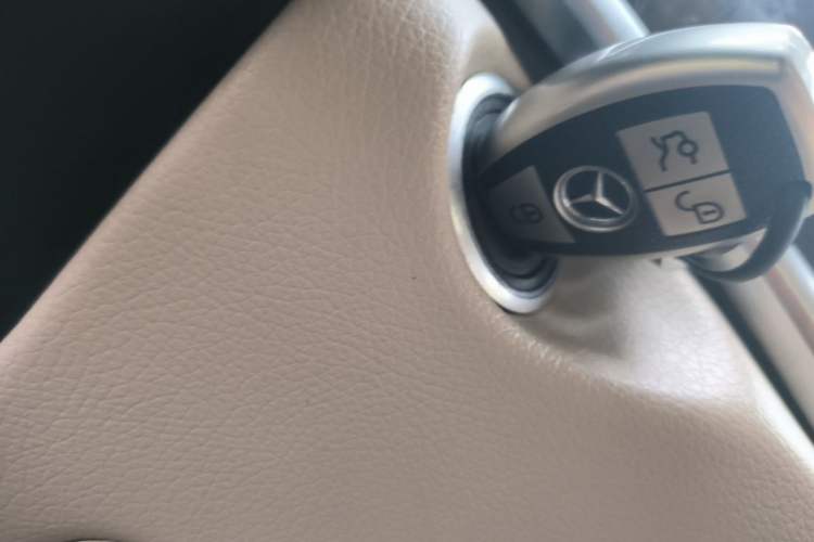 Used Mercedes-Benz V-Class  Vehicle Key