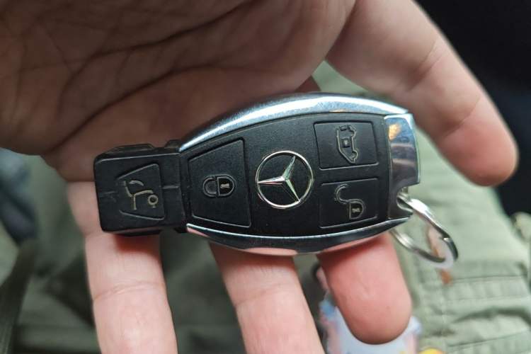 Used Mercedes-Benz V-Class  Vehicle Key