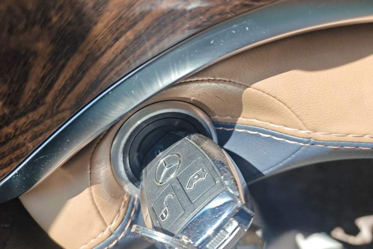 Used Mercedes-Benz V-Class  Vehicle Key