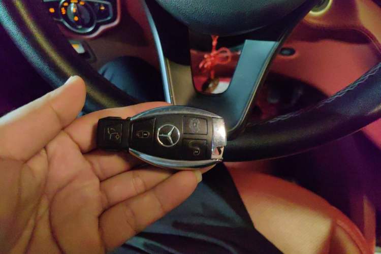 Used Mercedes-Benz V-Class  Vehicle Key
