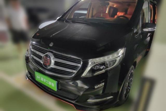 Used Mercedes-Benz V-Class Mercedes-Benz V250, registered in 2019, 2.0-liter automatic, 7-seater, imported (factory-modified).
