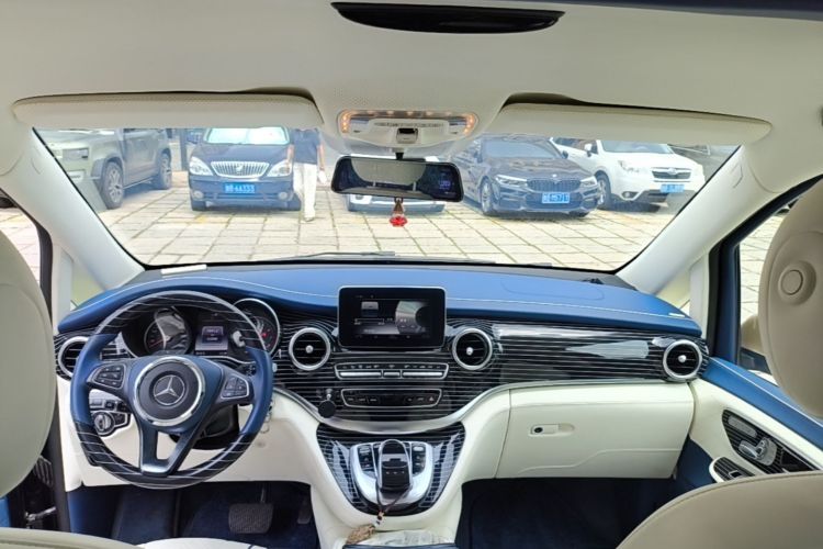 Used Mercedes-Benz V-Class  Center Console