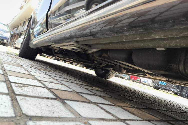 Used Mercedes-Benz V-Class  Chassis Rear Left
