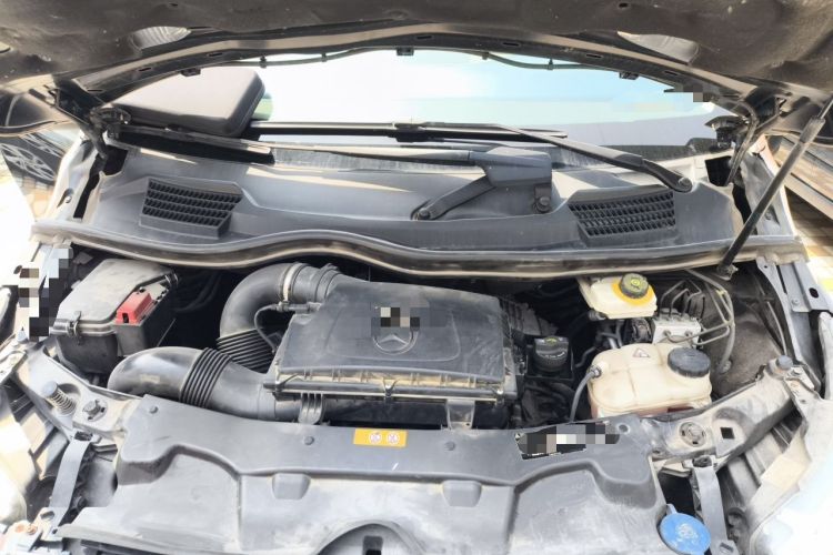 Used Mercedes-Benz V-Class  Engine Bay