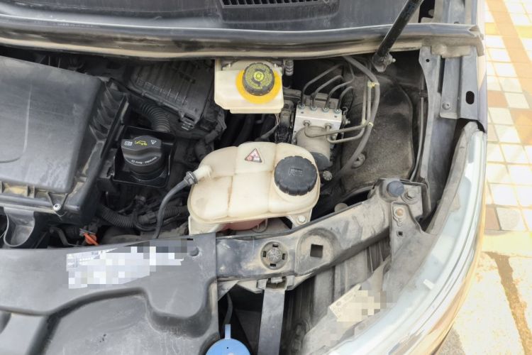 Used Mercedes-Benz V-Class  Engine Bay Left