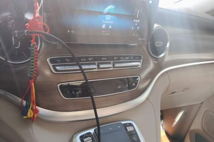 Used Mercedes-Benz V-Class 2020 V 260 Prestige Edition Audio And AC Panel