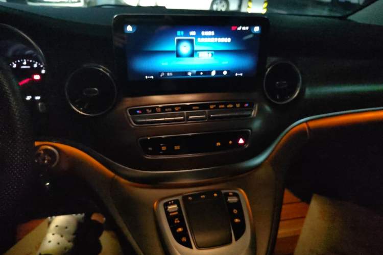 Used Mercedes-Benz V-Class 2020 V 260 Prestige Edition Audio And AC Panel