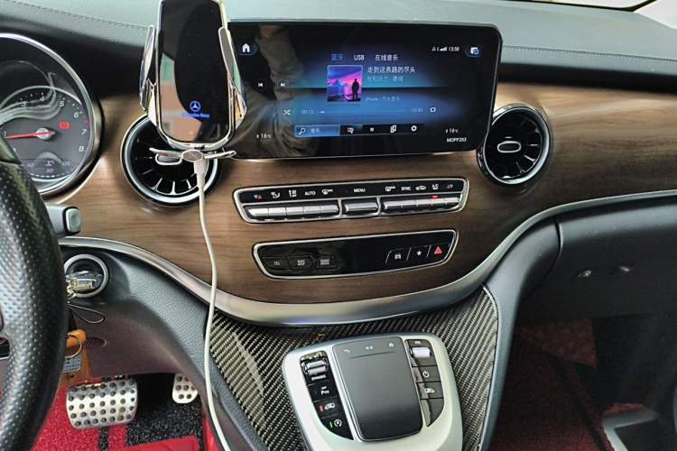 Used Mercedes-Benz V-Class 2020 V 260 Avantgarde Edition Audio And AC Panel