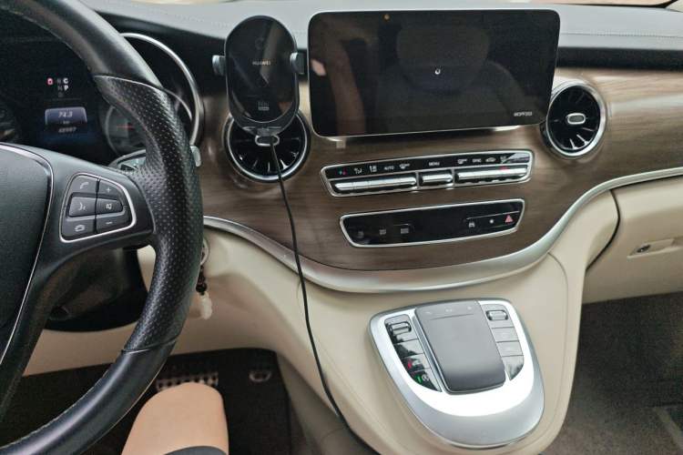 Used Mercedes-Benz V-Class 2020 V 260 L Long-wheelbase Luxury Edition Audio And AC Panel
