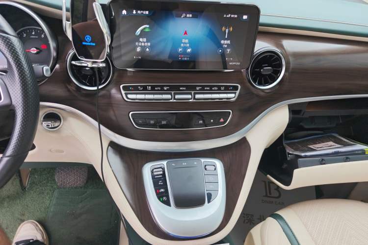 Used Mercedes-Benz V-Class 2020 V 260 Avantgarde Edition Audio And AC Panel