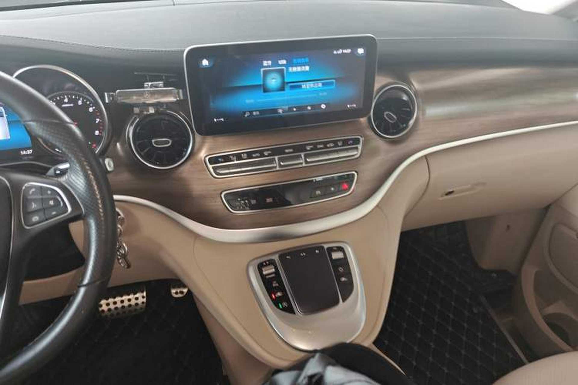 Used Mercedes-Benz V-Class 2020 V 260 Prestige Edition Audio And AC Panel
