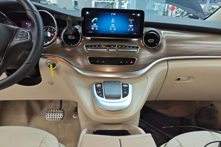 Used Mercedes-Benz V-Class 2020 V 260 Prestige Edition Audio And AC Panel
