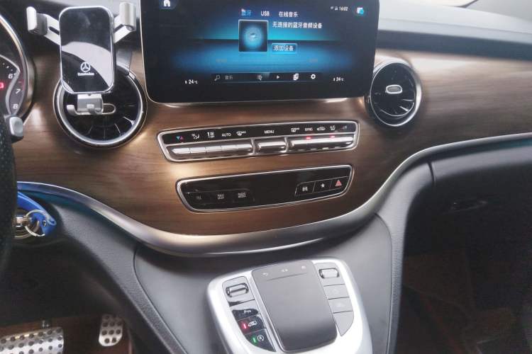 Used Mercedes-Benz V-Class 2020 V 260 L Long-wheelbase Luxury Edition Audio And AC Panel