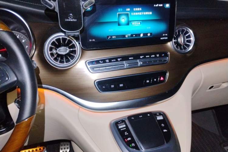 Used Mercedes-Benz V-Class 2020 V 260 L Long-wheelbase Luxury Edition Audio And AC Panel