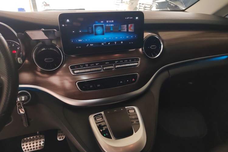 Used Mercedes-Benz V-Class 2020 V 260 Prestige Edition Audio And AC Panel