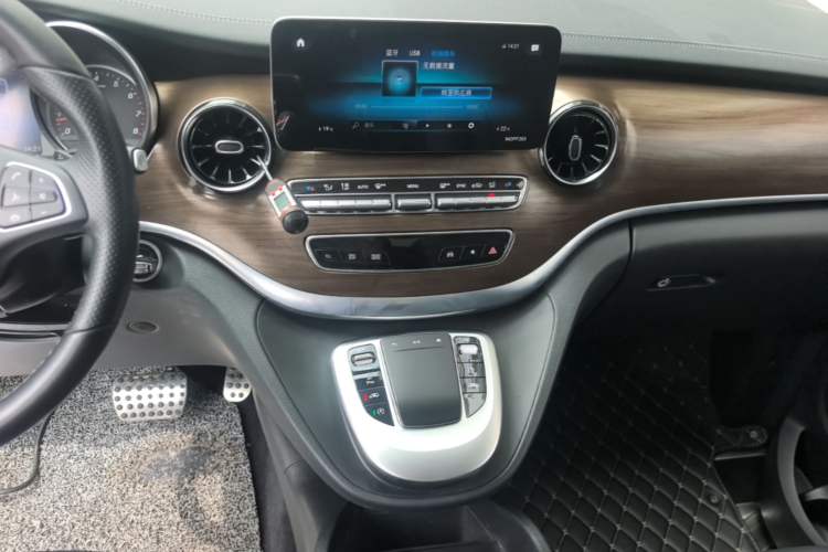 Used Mercedes-Benz V-Class 2020 V 260 L Long-wheelbase Luxury Edition Audio And AC Panel