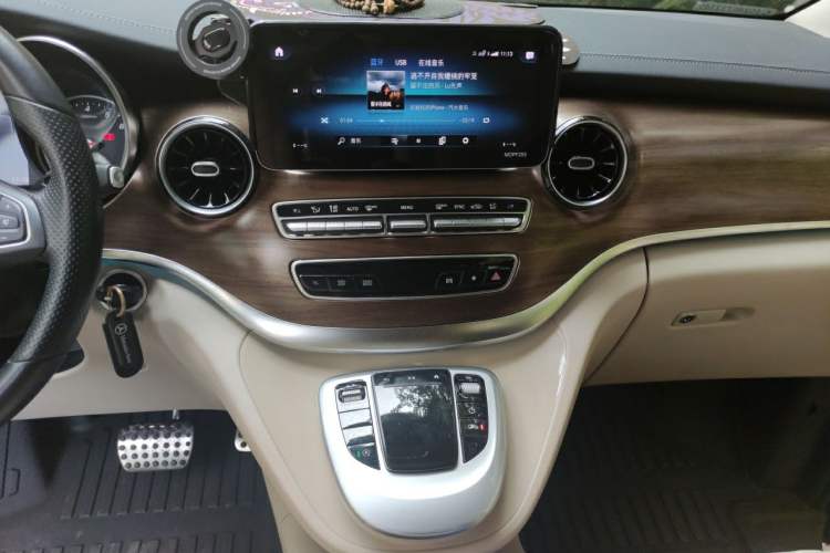 Used Mercedes-Benz V-Class 2020 V 260 Prestige Edition Audio And AC Panel