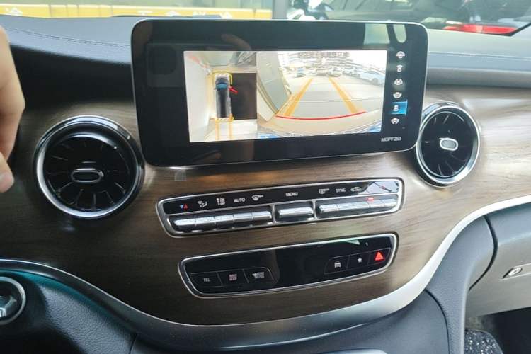 Used Mercedes-Benz V-Class 2020 V 260 L Long-wheelbase Luxury Edition Audio And AC Panel