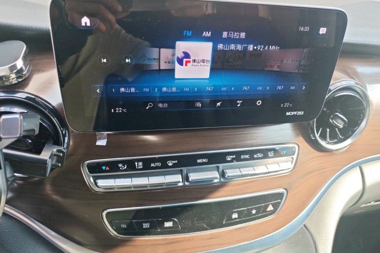 Used Mercedes-Benz V-Class 2020 V 260 Avantgarde Edition Audio And AC Panel