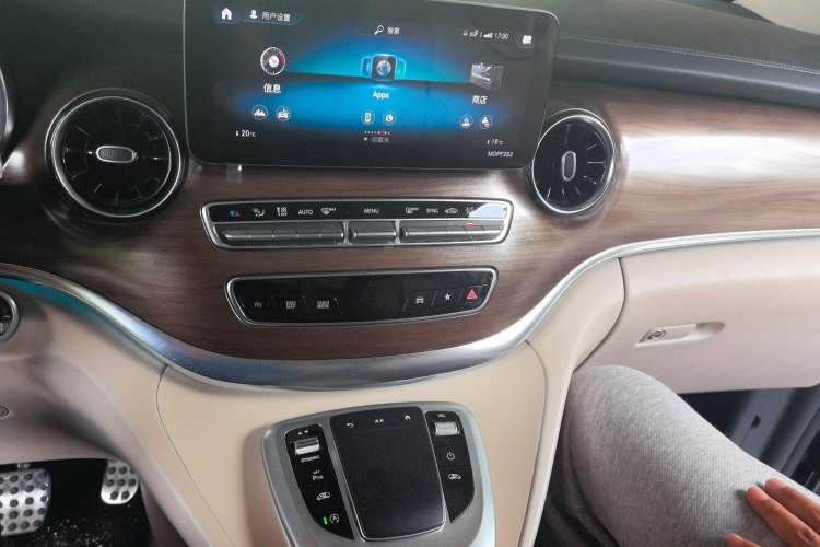 Used Mercedes-Benz V-Class 2020 V 260 Prestige Edition Audio And AC Panel