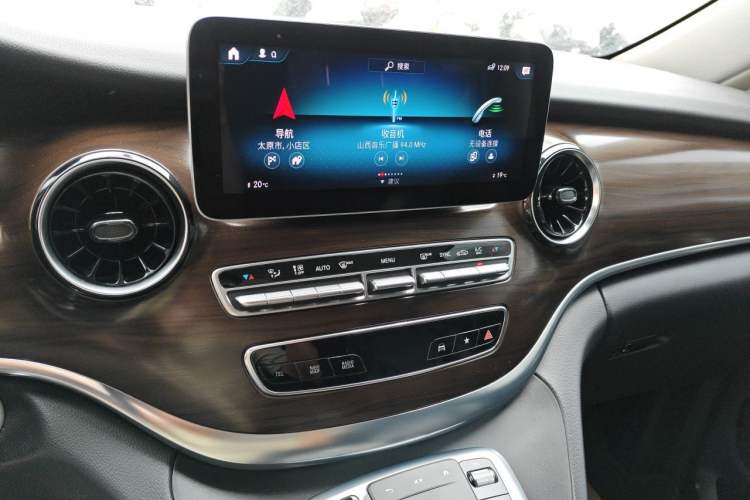 Used Mercedes-Benz V-Class 2020 V 260 Avantgarde Edition Audio And AC Panel